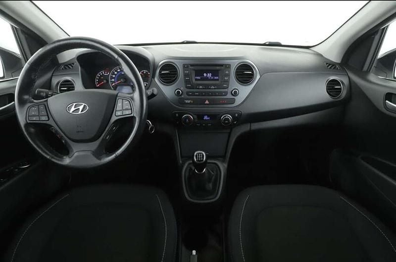 Gebraucht Hyundai i10 Passion 67 PS (49 kW) 2016 Weiß Kleinwagen