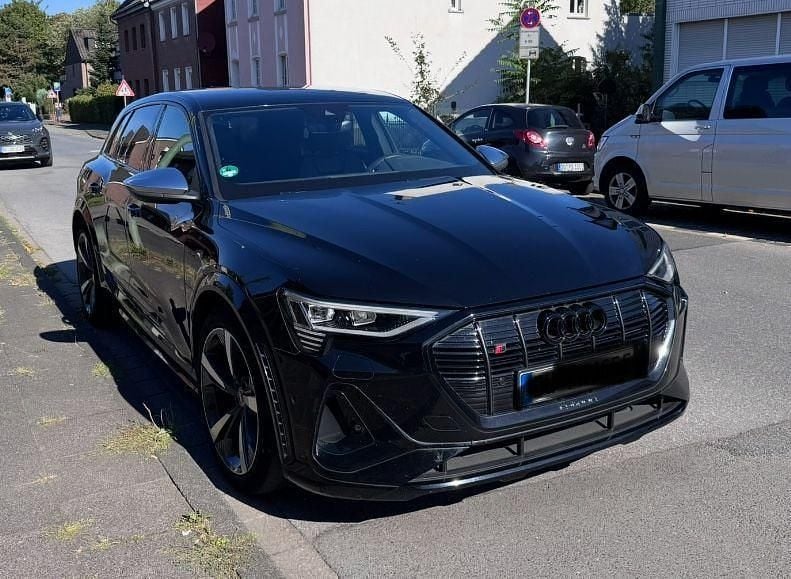 Schwarz Gebraucht 2022 Audi e-tron Ambiente SUV | 40.000 € - Bild 1/4