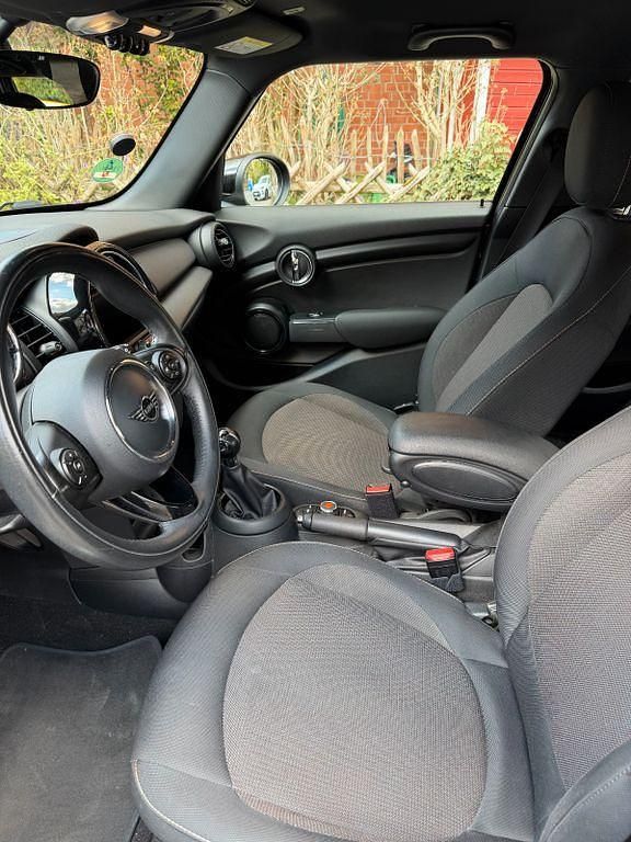 Second-hand Mini ONE 102 CP (75 kW) 2019 Negru Hatchback