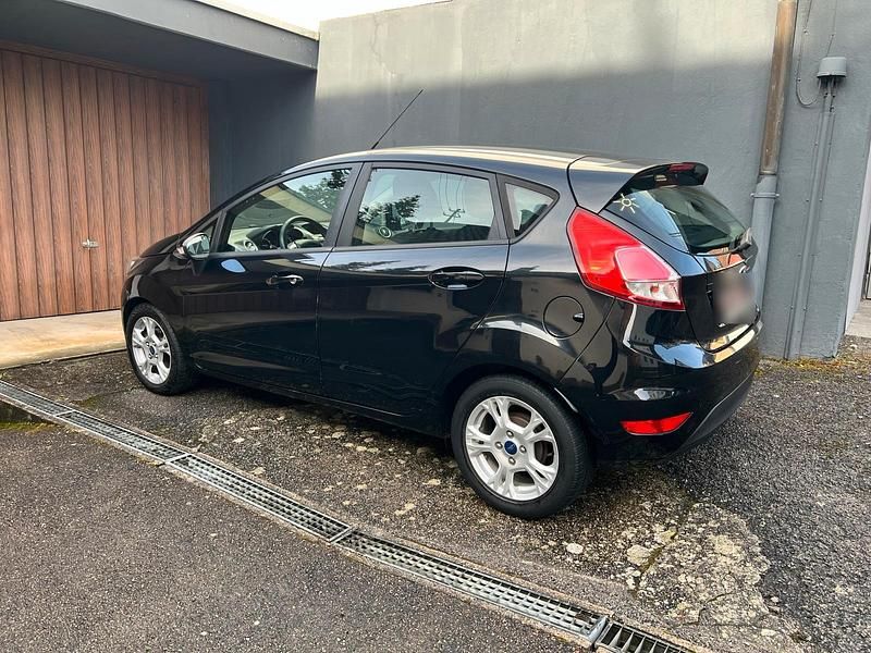 Gebraucht Ford Fiesta 60 PS (44 kW) 2013 Schwarz Kleinwagen