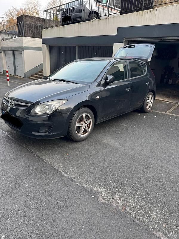 Schwarz Gebraucht 2009 Hyundai i30 Kombi | 1.500 € (Guter Preis) - Bild 1/4
