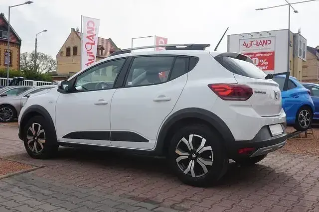 Gebraucht Dacia Sandero Comfort 91 PS (66 kW) 2022 Weiß SUV