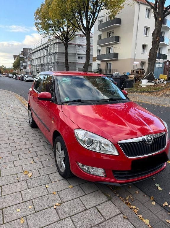 Rot Gebraucht 2013 Skoda Fabia Fresh Kleinwagen | 3.750 € (Guter Preis) - Bild 1/4