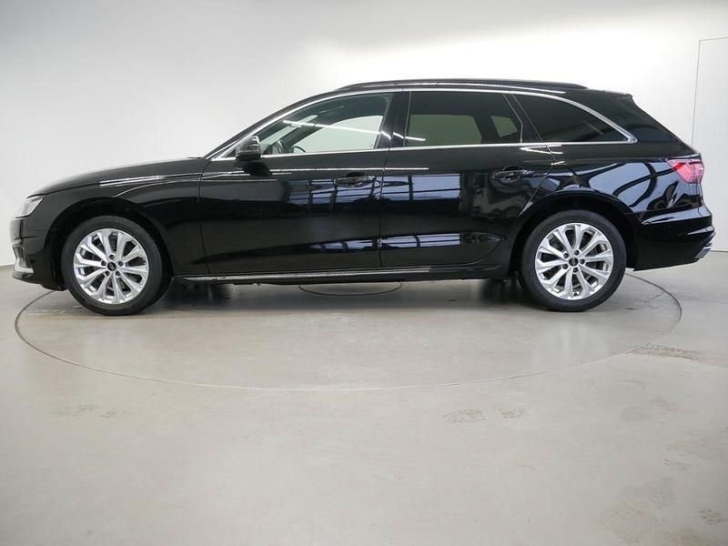 Gebraucht Audi A4 Advanced 170 PS (125 kW) 2022 Mythosschwarz metallic Kombi