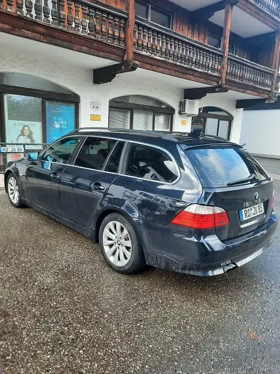 Gebraucht BMW 525 197 PS (144 kW) 2007 Blau Kombi