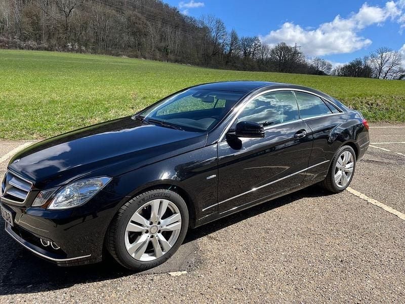 Gebraucht Mercedes E250 204 PS (150 kW) 2009 Schwarz Coupé