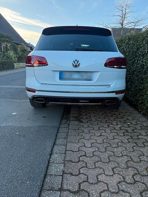 Gebraucht VW Touareg Edition 262 PS (192 kW) 2017 Weiß SUV
