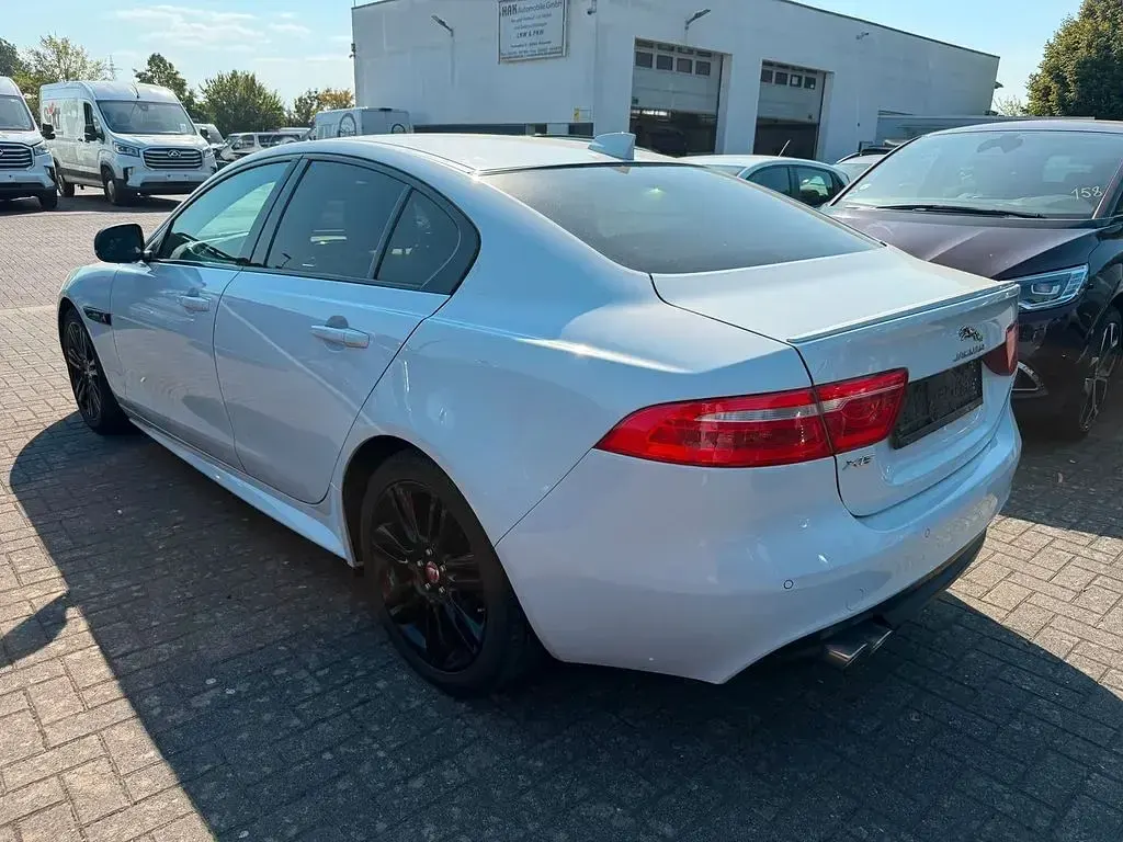 Gebraucht Jaguar XE R 204 PS (150 kW) 2018 Weiß Limousine