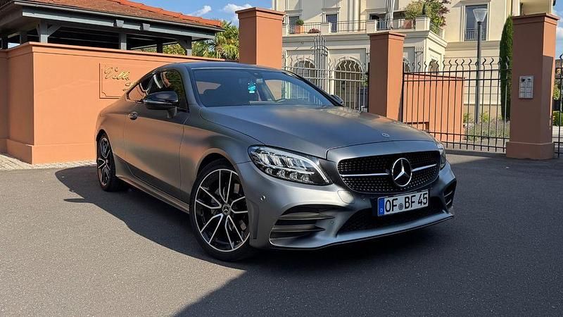Grau Gebraucht 2019 Mercedes C200 AMG Coupé | 29.990 € (Etwas zu teuer) - Bild 1/4