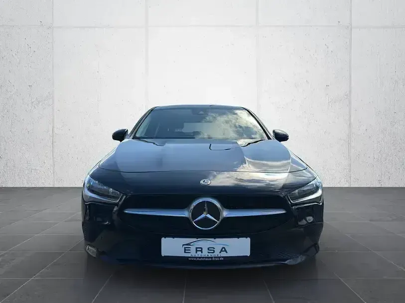 Gebraucht Mercedes CLA200 Shooting Brake 150 PS (110 kW) 2023 Schwarz Kombi