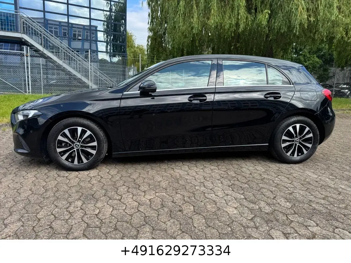 Gebraucht Mercedes A180 116 PS (85 kW) 2021 Schwarz Kleinwagen