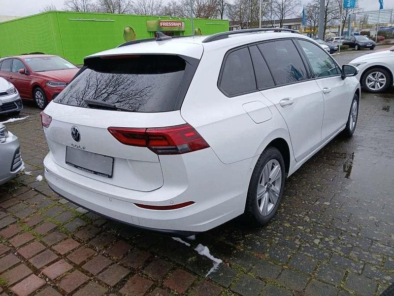 Gebraucht VW Golf VIII Life 131 PS (96 kW) 2023 Weiß Kombi