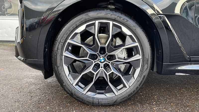 Neu BMW X7 Efficient Dynamics 340 PS (250 kW) 2025 Saphirschwarz metallic SUV