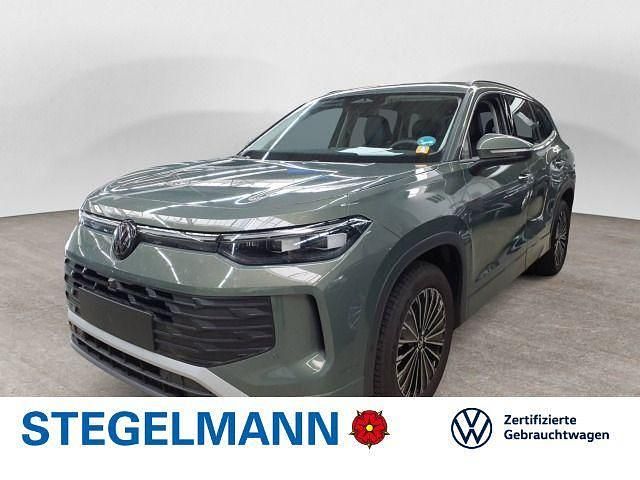 Cipressinogrün metallic Gebraucht 2025 VW Tayron Life SUV | 45.590 € (Superpreis) - Bild 1/3