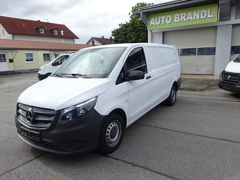Weiß Gebraucht 2021 Mercedes Vito Van / Kleinbus | 15.900 € - Bild 1/4