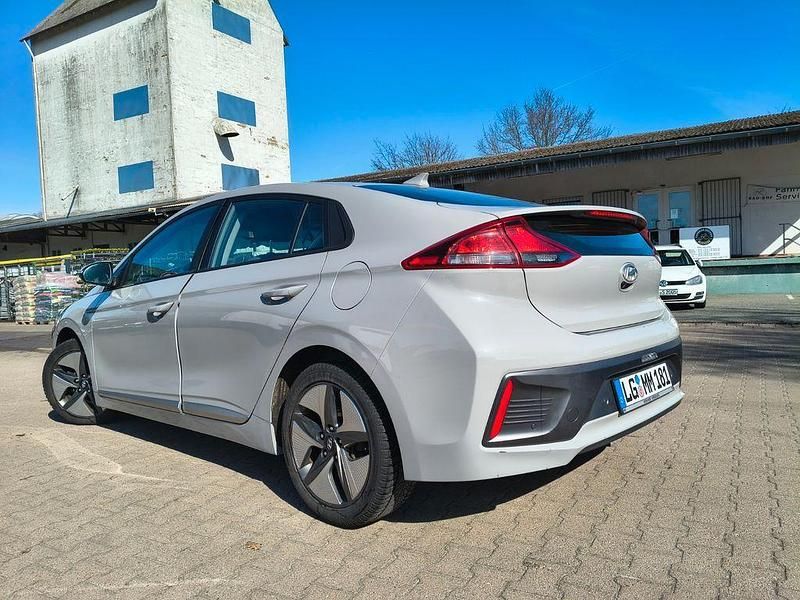 Gebraucht Hyundai Ioniq 105 PS (77 kW) 2022 Grau Kleinwagen