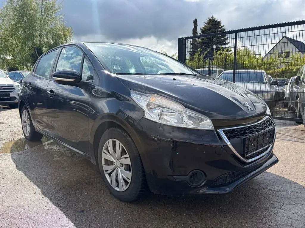 Gebraucht Peugeot 208 68 PS (50 kW) 2015 Schwarz Kleinwagen