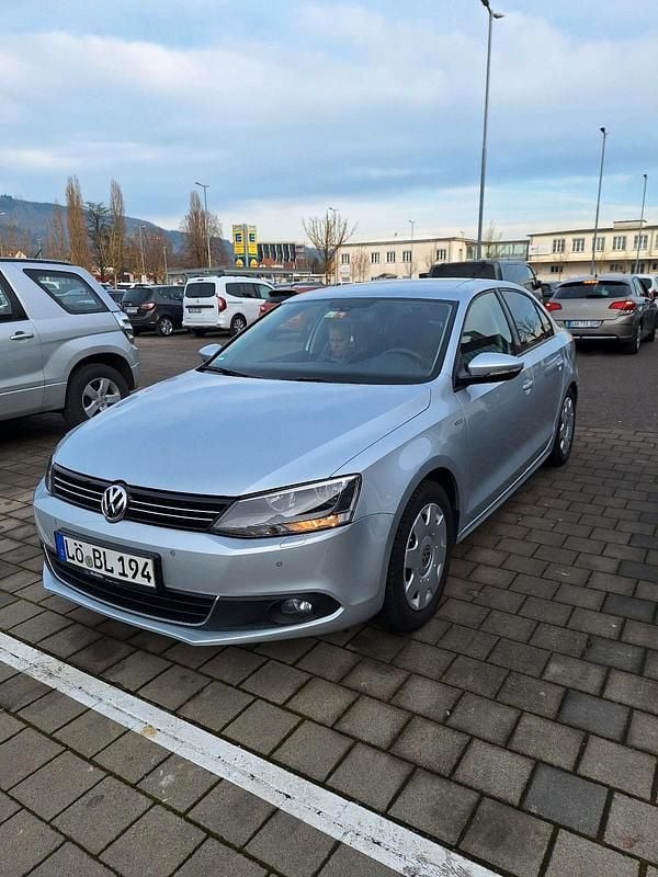 Gebraucht VW Jetta 140 PS (102 kW) 2014 Silber Limousine