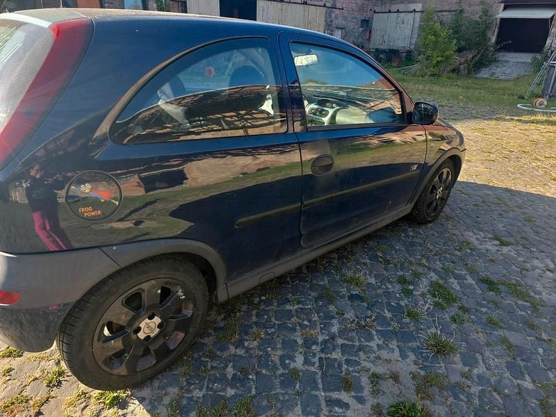 Blau Gebraucht 2004 Opel Corsa Kleinwagen | 650 € (Guter Preis) - Bild 1/4