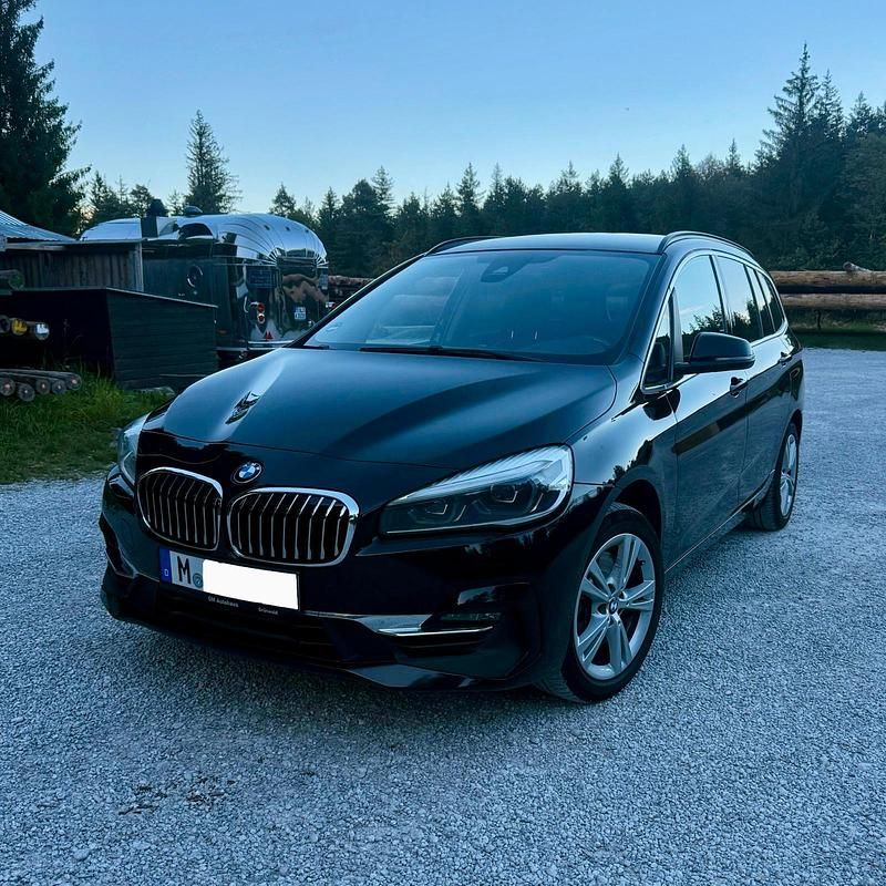 Schwarz Gebraucht 2018 BMW 218 Gran Tourer Luxury Line Van / Kleinbus | 10.000 € (Guter Preis) - Bild 1/4