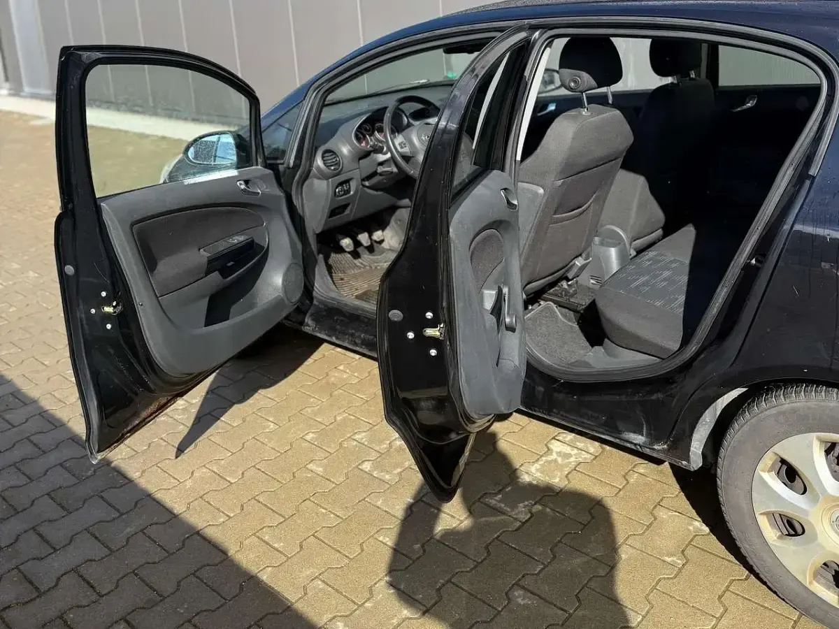 Gebraucht Opel Corsa 87 PS (63 kW) 2011 Schwarz Kleinwagen