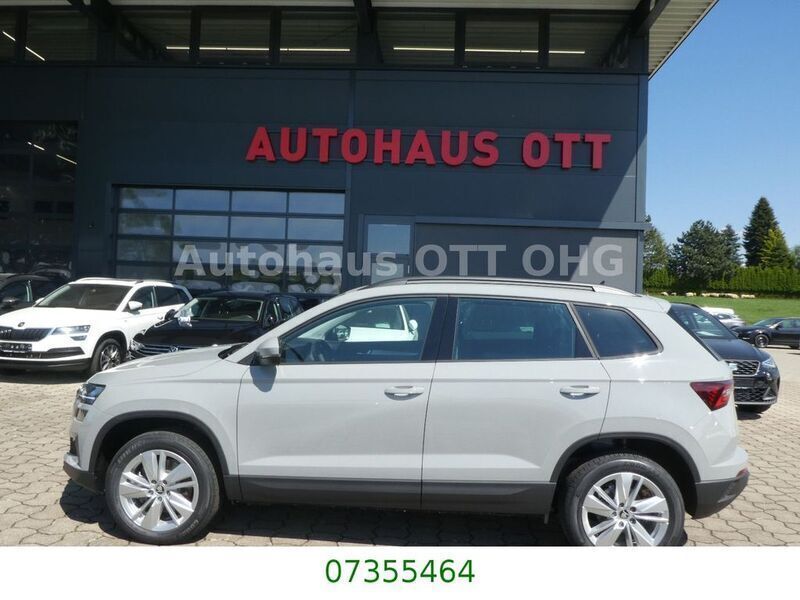 Grau Neu 2025 Skoda Karoq Selection SUV | 32.999 € (Guter Preis) - Bild 1/4