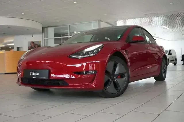 Usata Tesla Model 3 350 kW (476 CV) 2019 Rosso Berlina