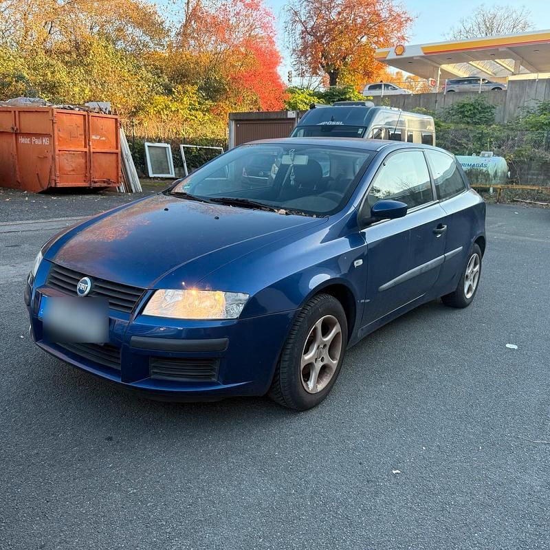 Blau Gebraucht 2004 Fiat Stilo Kleinwagen | 500 € (Guter Preis) - Bild 1/4
