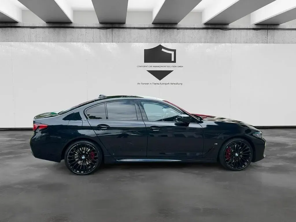 Gebraucht BMW 530 M Sport 245 PS (180 kW) 2023 Schwarz Limousine