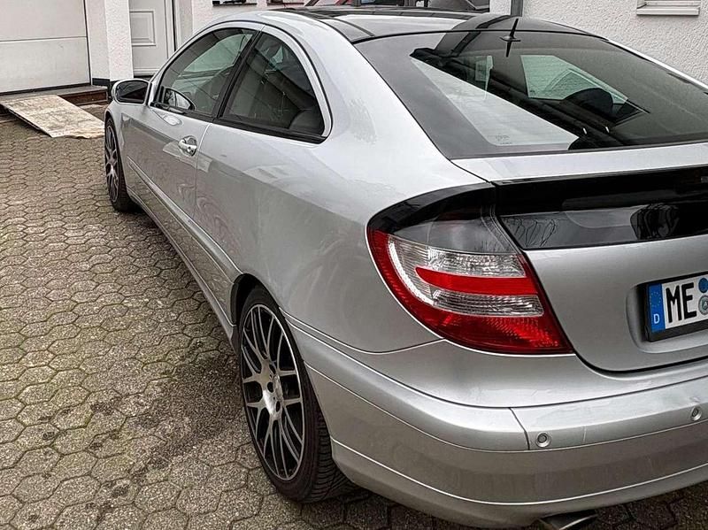 Silber Gebraucht 2006 Mercedes C180 Edition Coupé | 4.499 € (Fairer Preis) - Bild 1/4