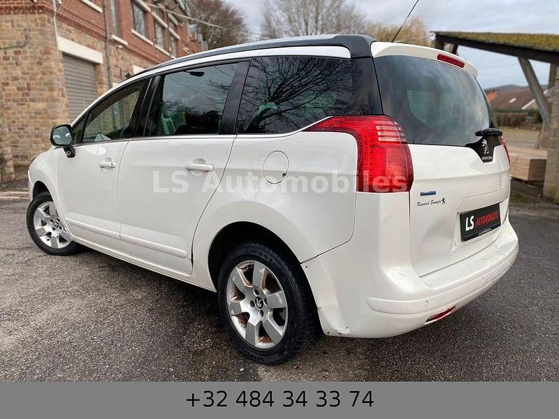 Gebraucht Peugeot 5008 120 PS (88 kW) 2015 Weiß Van / Kleinbus