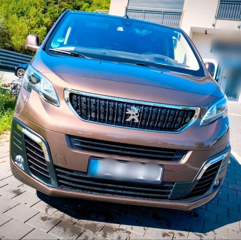 Braun Gebraucht 2017 Peugeot Traveller Allure Van / Kleinbus | 27.499 € (Guter Preis) - Bild 1/4