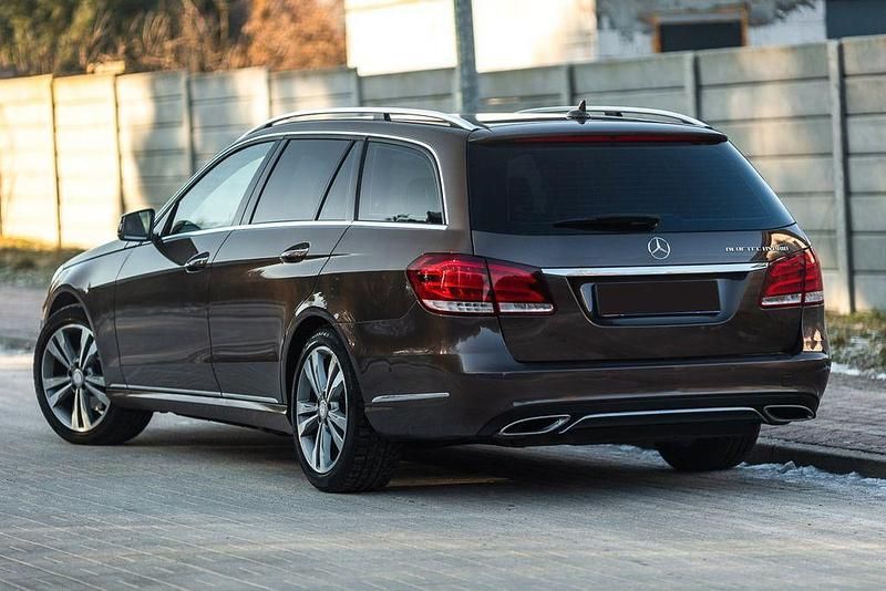 Gebraucht Mercedes E300 204 PS (150 kW) 2014 Braun Kombi