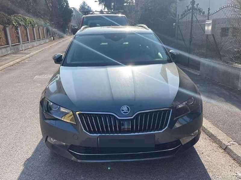 Gebraucht Skoda Superb Style 150 PS (110 kW) 2018 Grau Kombi