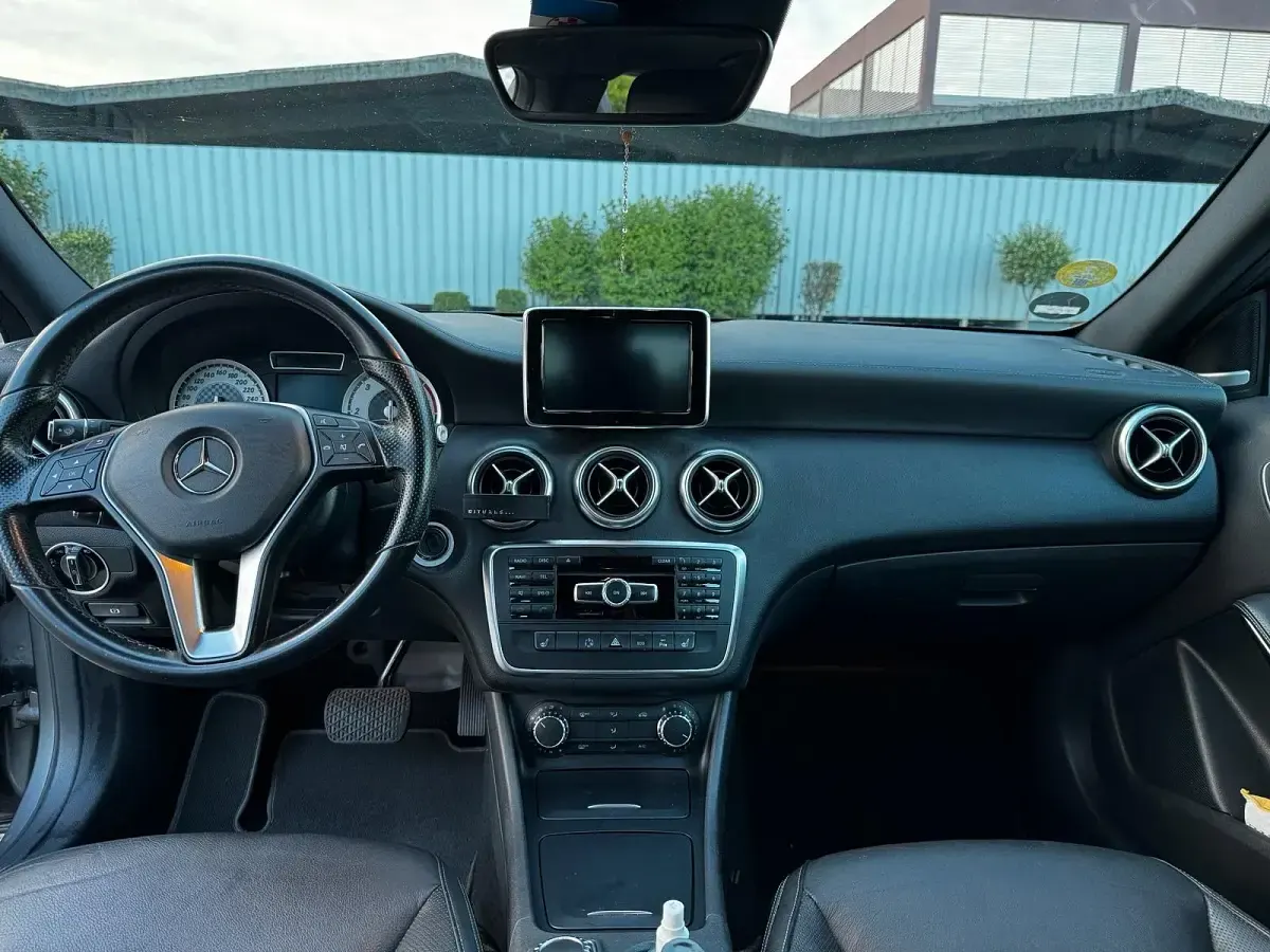 Gebraucht Mercedes A200 Urban 136 PS (100 kW) 2012 Grau Kleinwagen