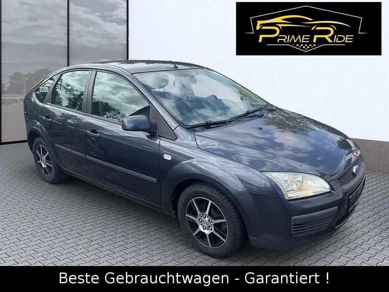 Grau Gebraucht 2007 Ford Focus Fun X Limousine | 1.980 € (Fairer Preis) - Bild 1/4
