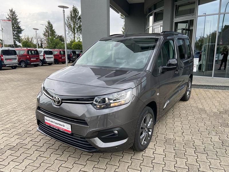 Grau Gebraucht 2024 Toyota Proace Verso City Kombi | 26.999 € (Fairer Preis) - Bild 1/4