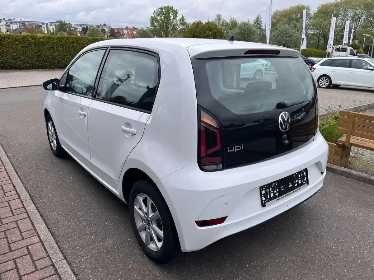 Second-hand VW up! 65 CP (47 kW) 2020 Alb Hatchback