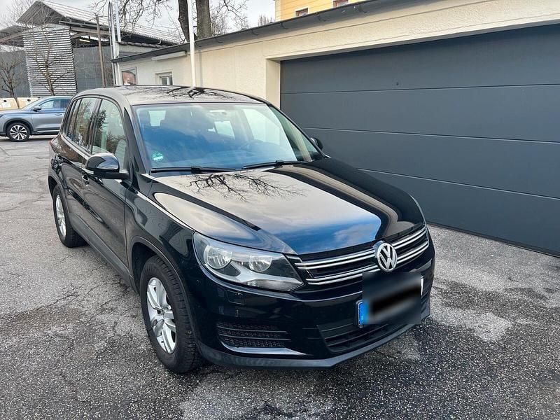 Gebraucht VW Tiguan Trendline 122 PS (89 kW) 2014 Schwarz SUV