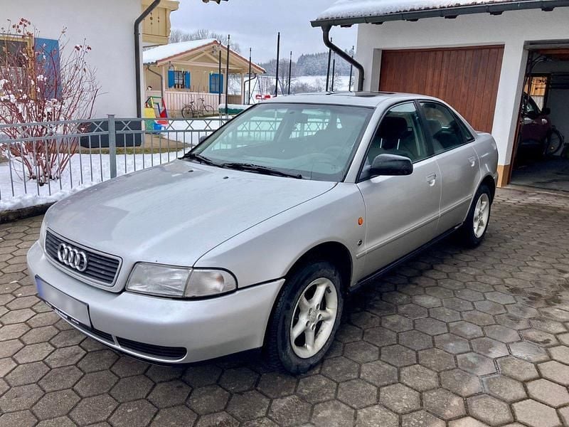 Gebraucht Audi A4 110 PS (80 kW) 1995 Silber Limousine