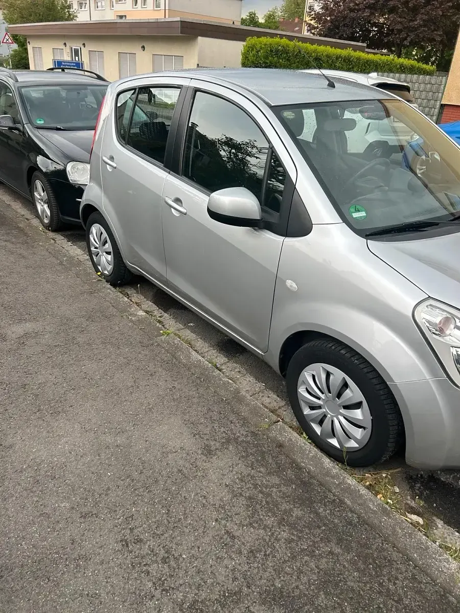 Gebraucht Suzuki Splash 65 PS (47 kW) 2009 Silber Kleinwagen
