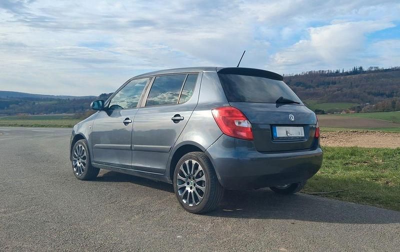 Gebraucht Skoda Fabia Ambition 86 PS (63 kW) 2012 Grau Limousine