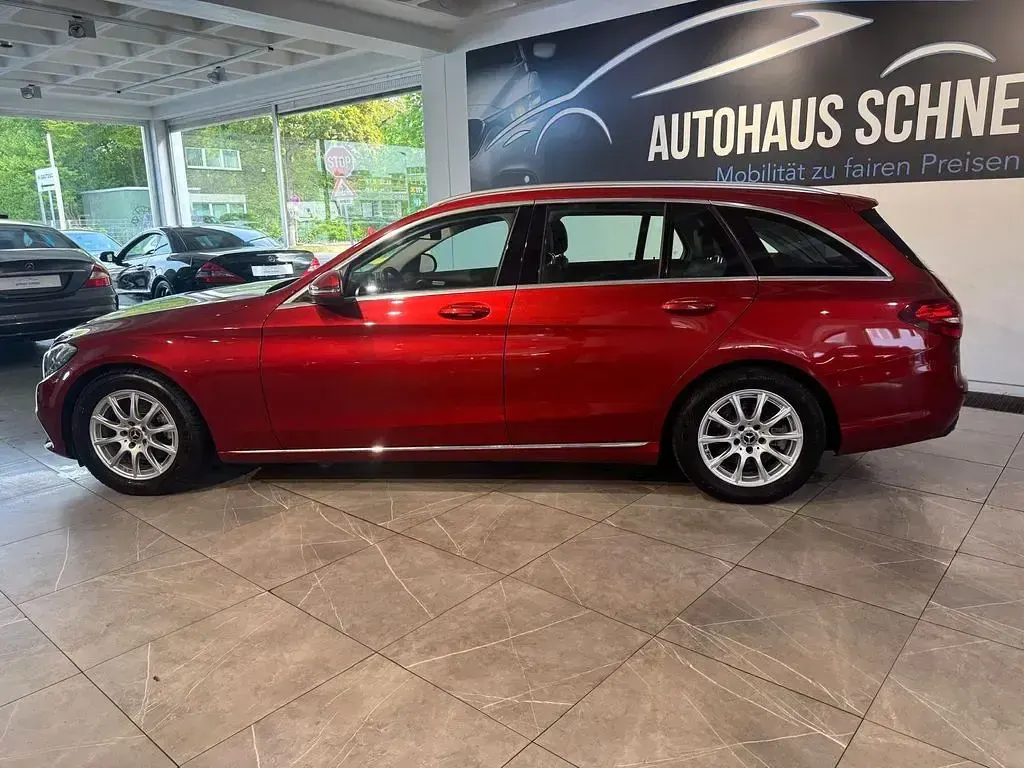 Second-hand Mercedes C220 170 CP (125 kW) 2017 Roșu Break