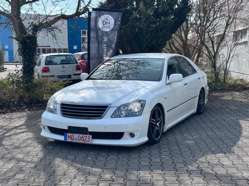 Weiß Gebraucht 2005 Toyota Crown Limousine | 9.999 € - Bild 1/4