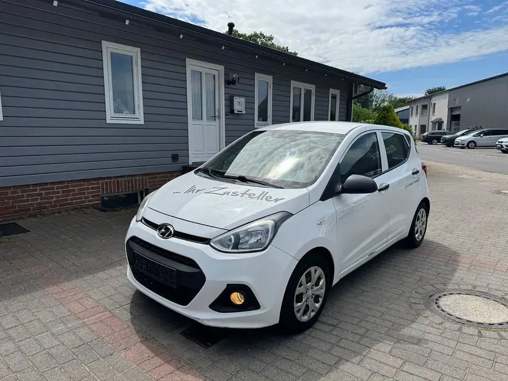 Gebraucht Hyundai i10 Basis 67 PS (49 kW) 2016 Weiß Kleinwagen