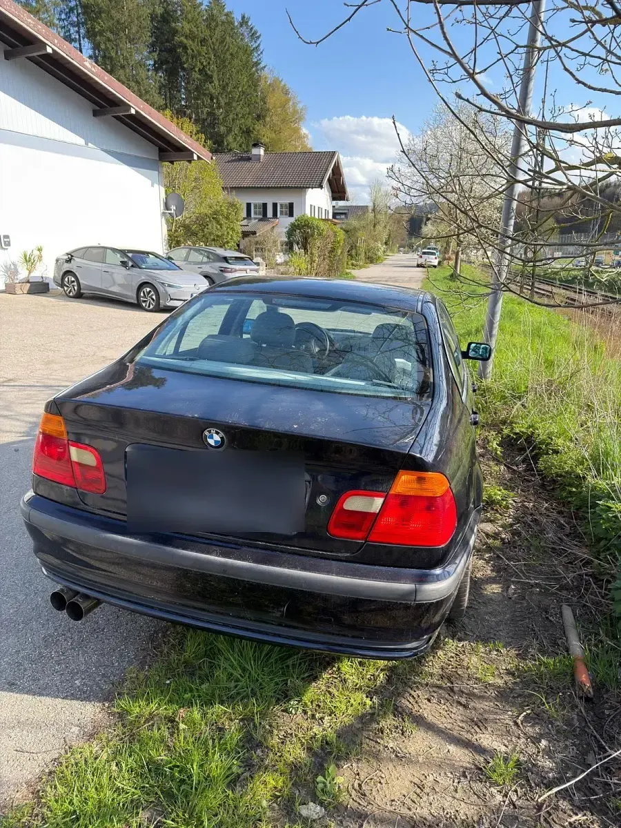 Gebraucht BMW 323 170 PS (125 kW) 1998 Blau Limousine