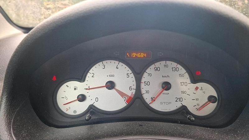 Rot Gebraucht 2005 Peugeot 206 CC Cabrio | 500 € (Superpreis) - Bild 1/4