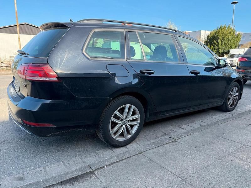Gebraucht VW Golf VII 115 PS (84 kW) 2018 Schwarz Kombi