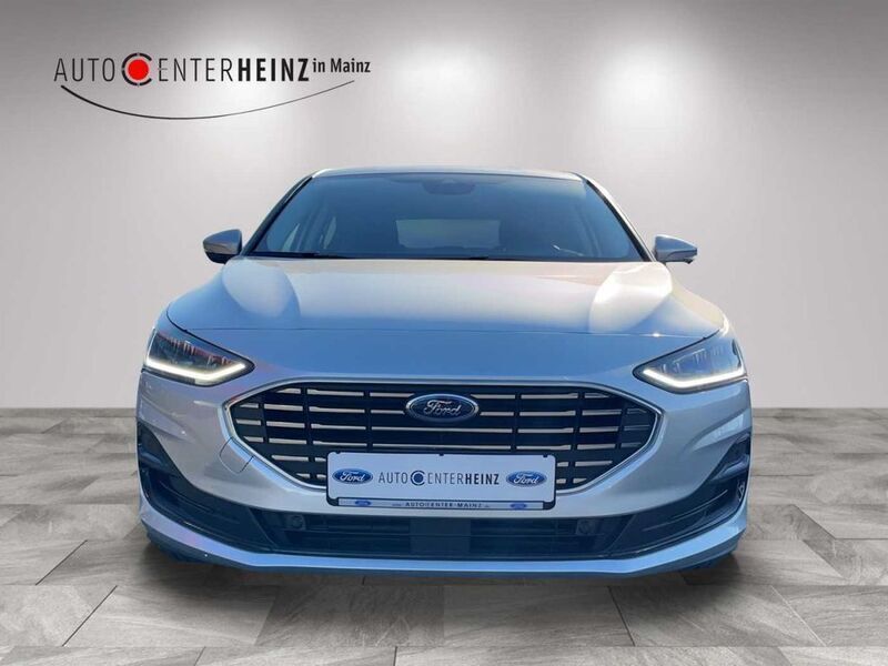 Gebraucht Ford Focus Titanium X 125 PS (91 kW) 2023 Moondust silber Limousine