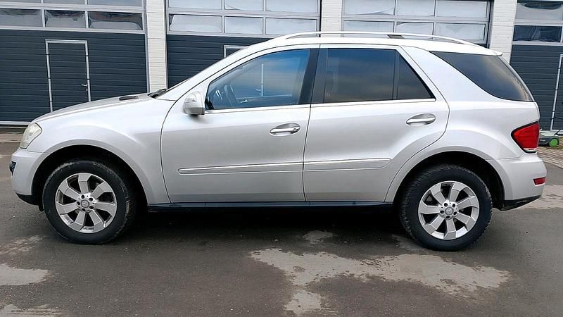 Gebraucht Mercedes ML320 224 PS (164 kW) 2008 Silber SUV